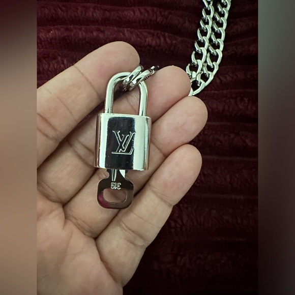 Louis Vuitton Silver Lock & Key - Picture 6 of 9